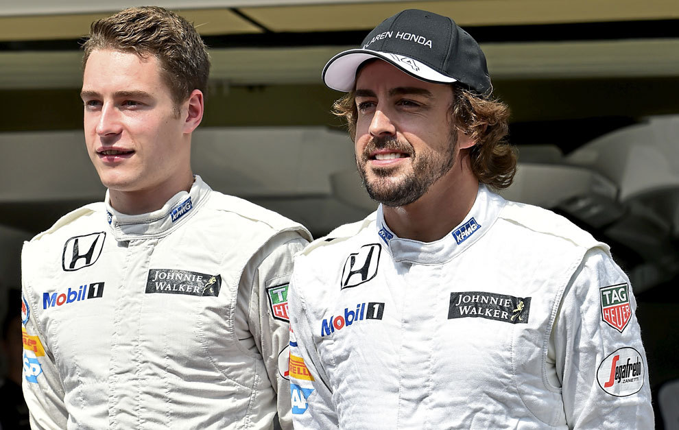 Vandoorne y Alonso, durante el GP de Brasil 2015
