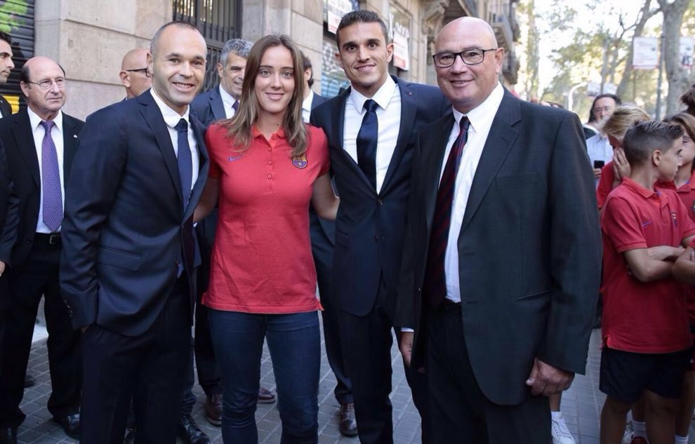 Xavi Llorens y Marta Unzu junto a Andrs Iniesta y Jordi Masip en...