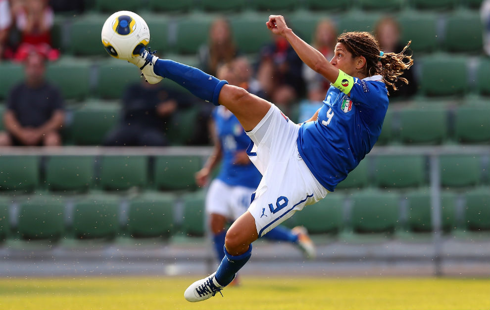 Patrizia Panico durante un partido con la selección italiana