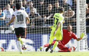 Joaqun, marcando el 0-2 en Mestalla