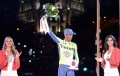 Contador, en  el podio de Madrid.