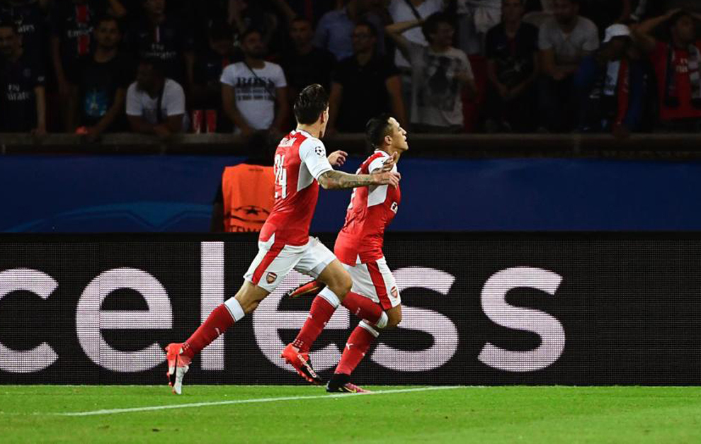 Alexis celebra su gol ante el PSG