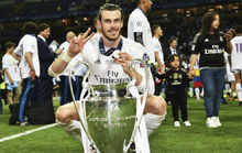 Bale posando junto a la Undcima durante la celebracin.