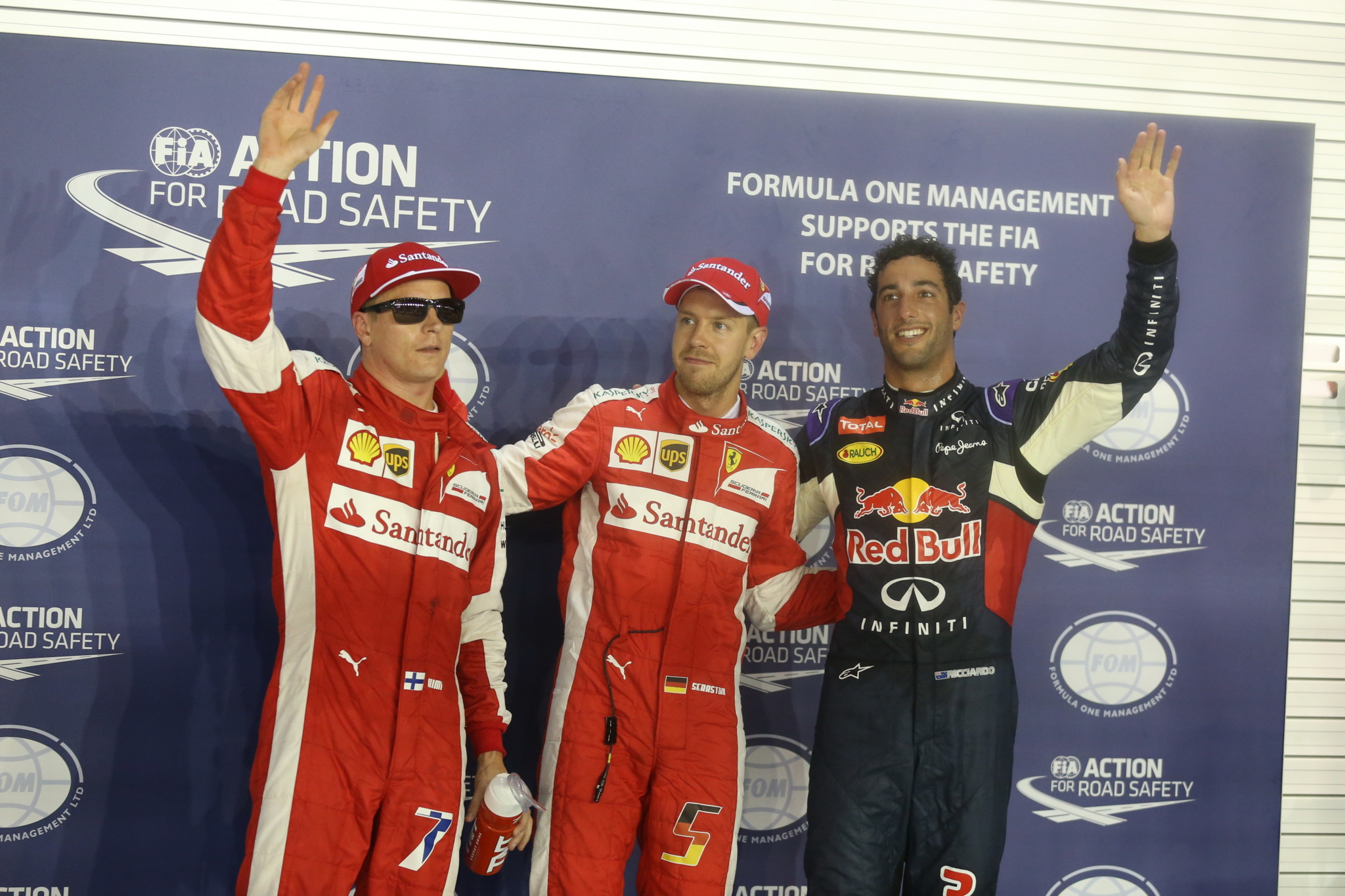 Raikkonen, Vettel y Ricciardo durante el GP de Singapur