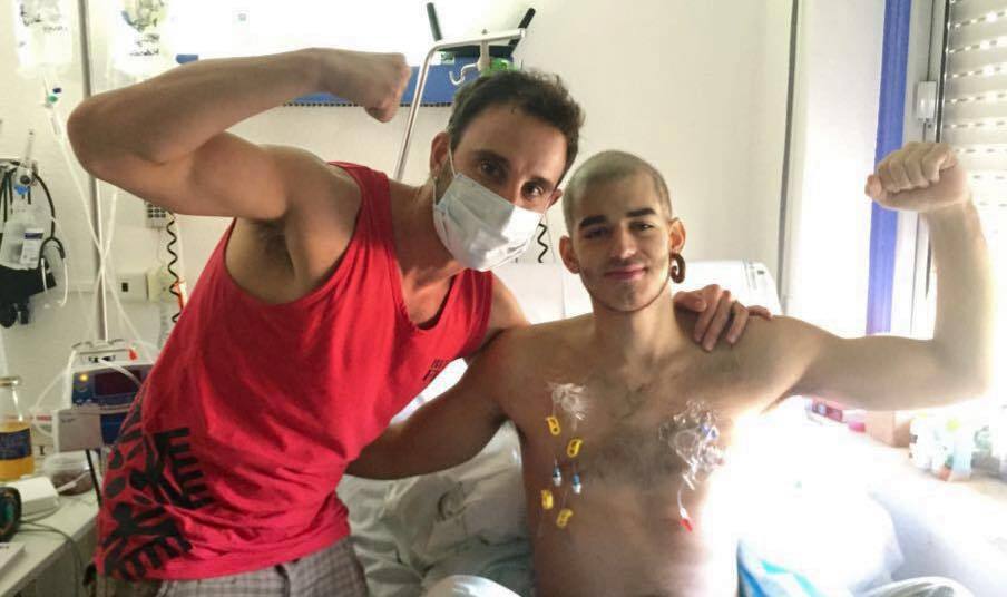 Pablo Rez, con Dani Rovira hace unos das en el hospital.