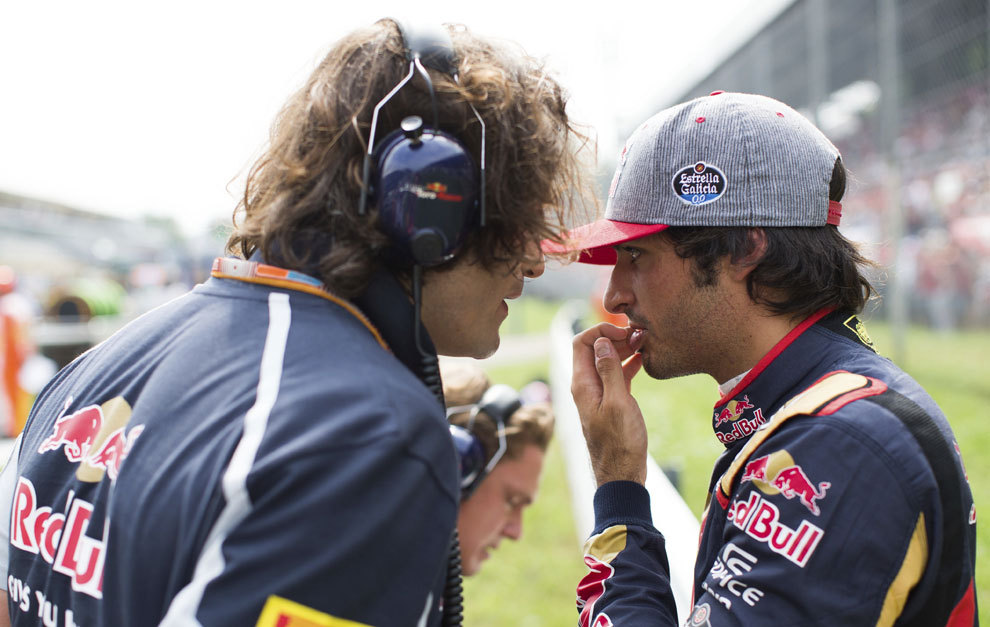 Sainz, con su ingeniero Marco Matassa en la parrilla del GP de Italia, en Monza