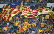 Banderas esteladas en el partido del pasado martes en el Camp Nou...