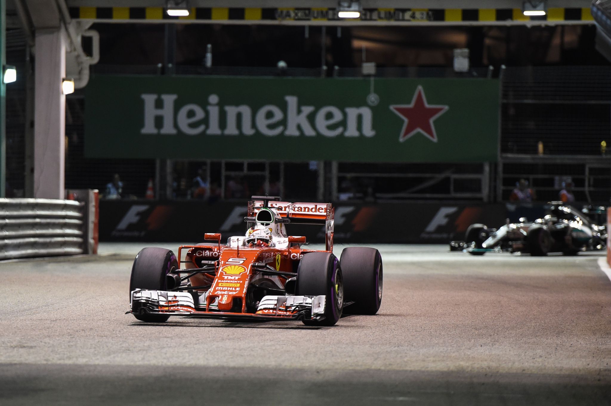 Vettel, durante la FP2 en Marina Bay