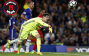 Courtois lanza el baln durante el ltimo Chelsea-Liverpool.