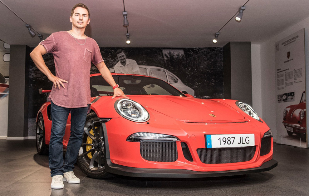 Lorenzo recoge su 911 GT3 RS en las instalaciones de Porsche Barcelona