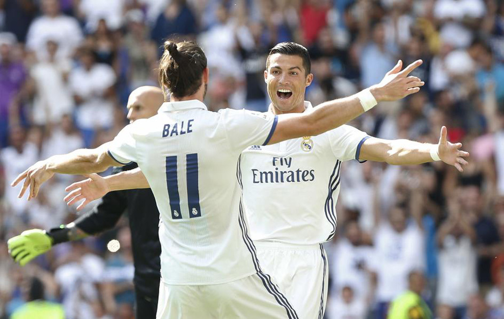 Cristiano y Bale celebran un gol en el partido ante Osasuna.
