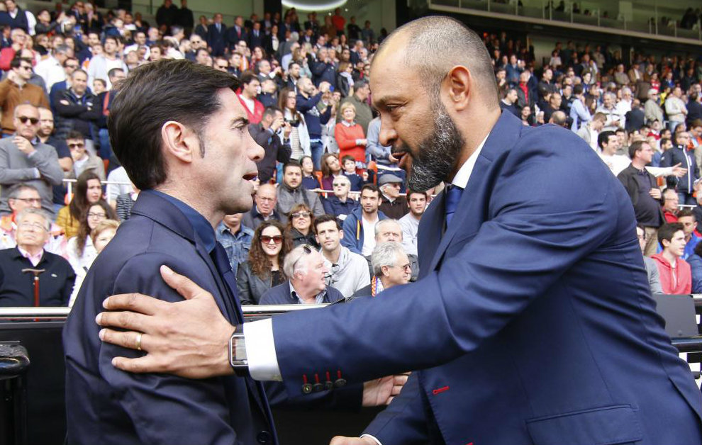 Marcelino saluda a Nuno en un partido Villarreal Valencia.