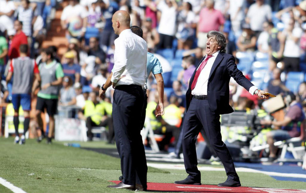 El tcnico de Osasuna en su partido frente al Real Madrid