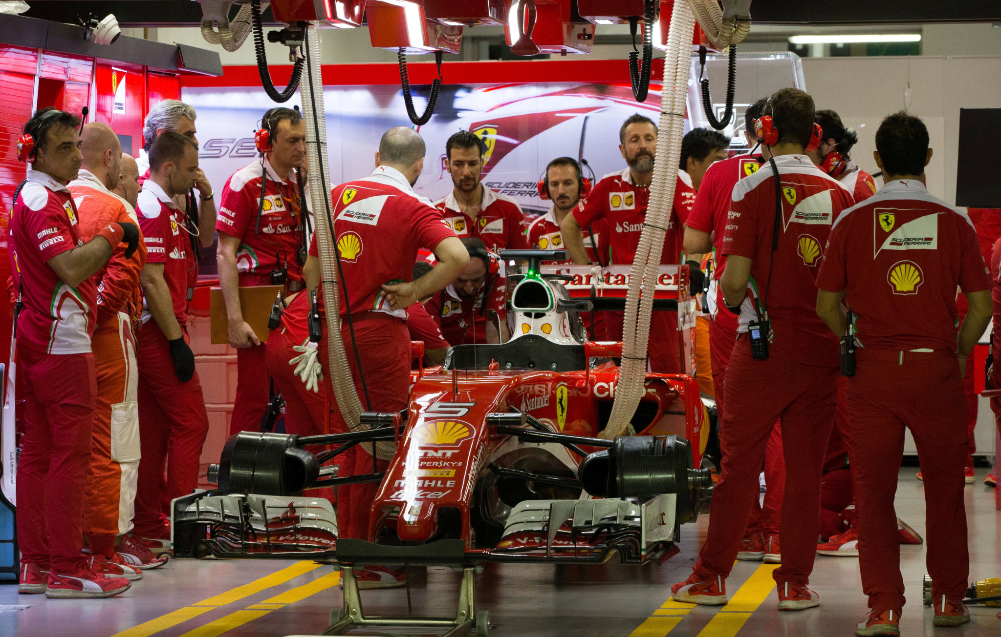 Box de Vettel despus de su problema en calificacin