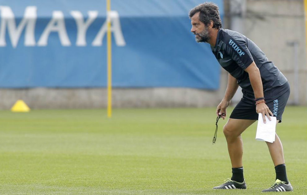 Quique Snchez Flores dirige un entrenamiento del Espanyol.