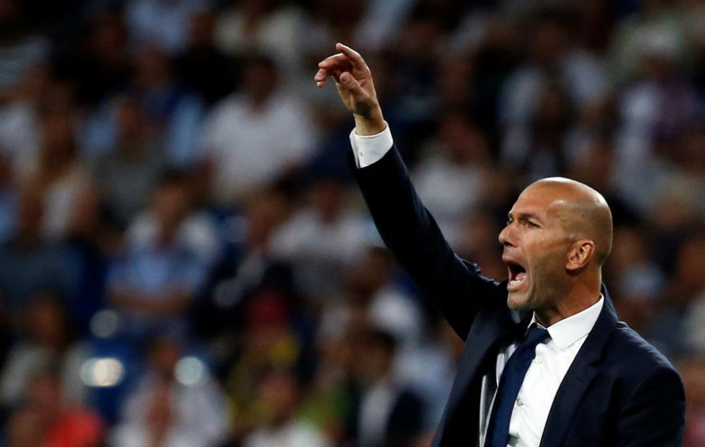 Zidane da rdenes durante el Real Madrid-Villarreal