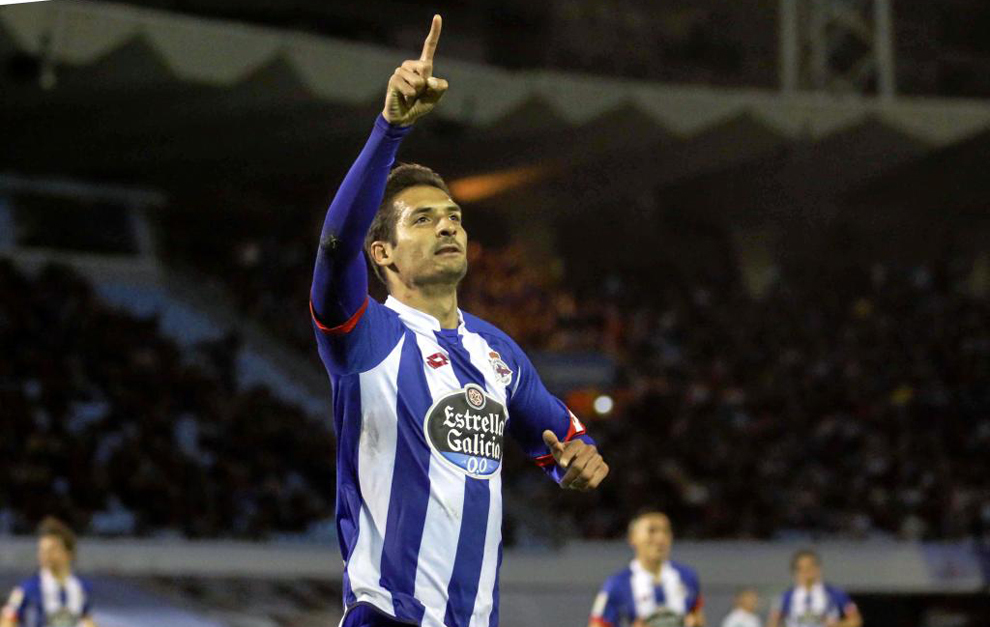 Celso Borges celebra un gol con el Deportivo