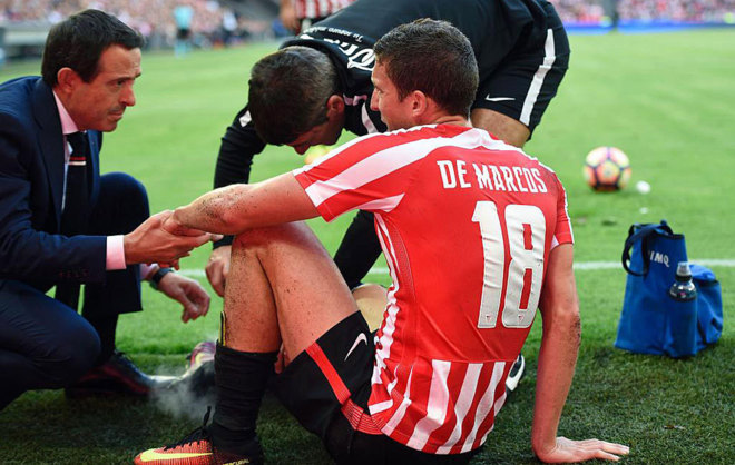 De Marcos se lesiona en el partido frente al Valencia.