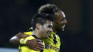 Aubameyang y Guerreiro celebran uno de los goles del Dortmund.