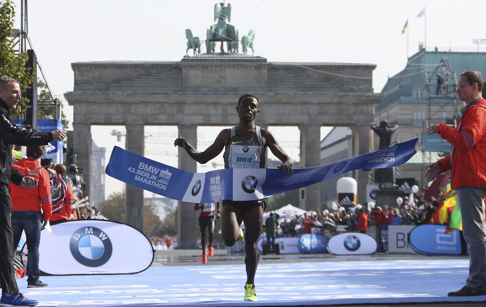Bekele crossing the finishing line of the 2016 Berlin marathon.