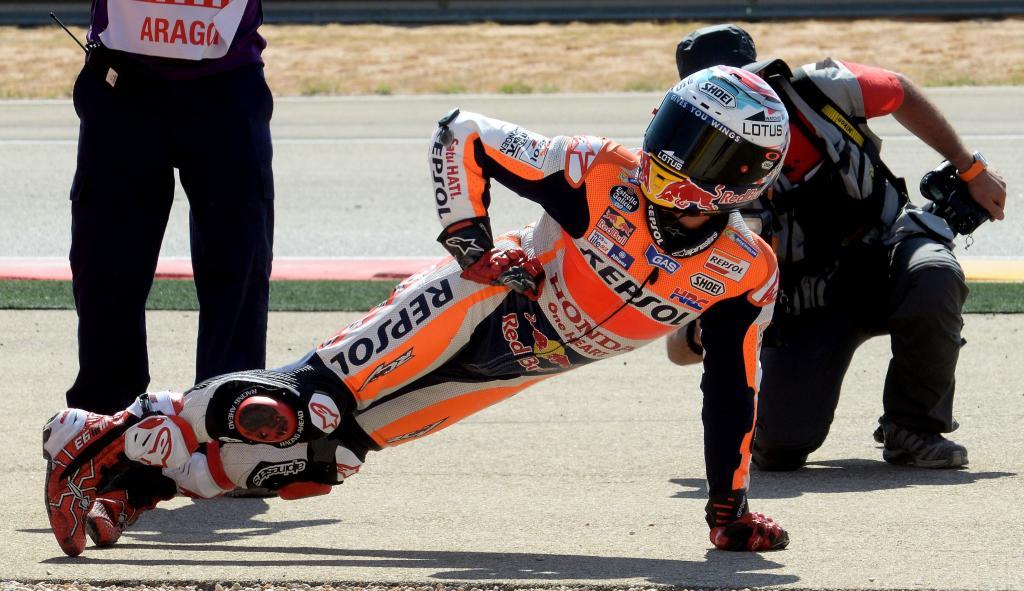 Mrquez posa as despus de ganar el GP de Aragn de MotoGP.
