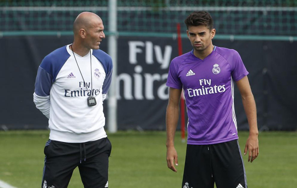 Zinedine y Enzo Zidane, en un entrenamiento.