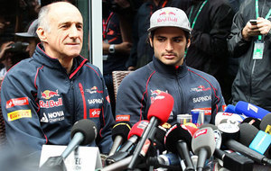 Franz Tost y Carlos Sainz dan una rueda de prensa en el GP de Rusia de...