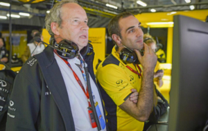 Jerome Stoll, presidente de Renault Sport F1, junto a Cyril Abiteboul,...
