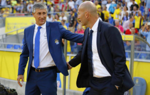 Saludo entre Setin y Zidane.