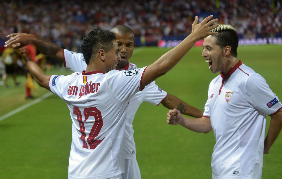 Ben Yedder, Mariano y Nasri celebran el gol del primero al Lyon.
