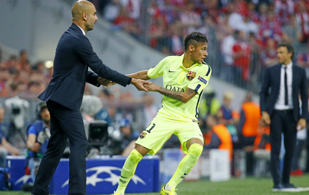 Neymar y Guardiola, en el Bayern-Bara de mayo de 2015.