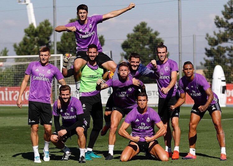 Los jugadores del Madrid al final del entrenamiento