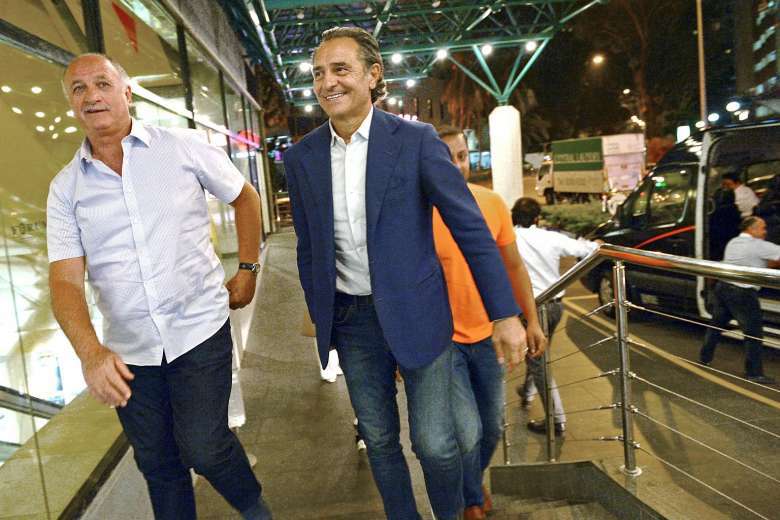 Prandelli y Scolari en Singapur antes de encontrarse con Peter Lim.