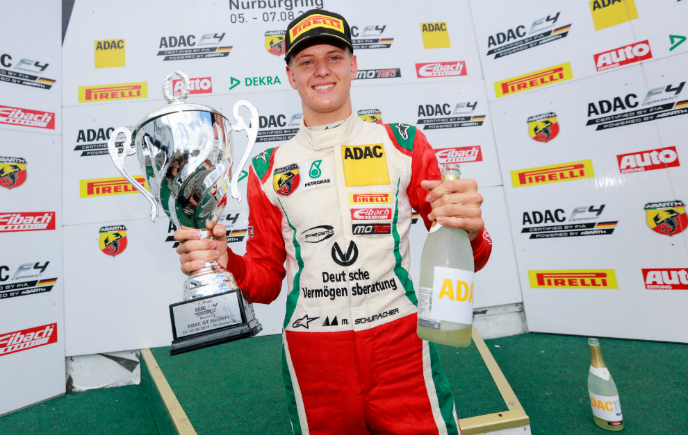 Mick Schumacher celebra el podio logrado en Nurburgring