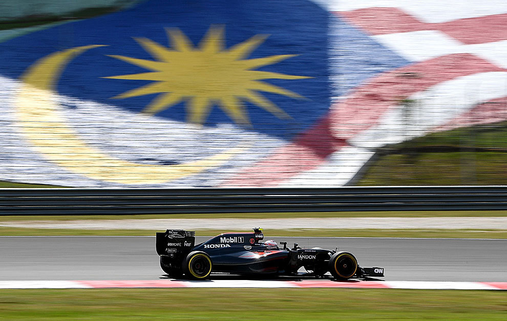Alonso, con el McLaren en Sepang