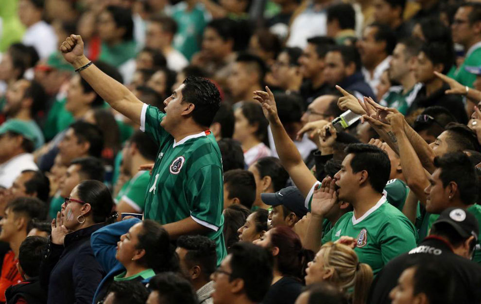 Aficionados de Mxico durante un partido.