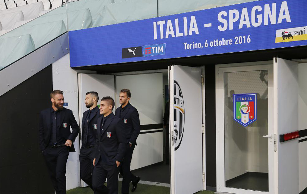 De Rossi habla con Verratti ayer en el Juventus Stadium