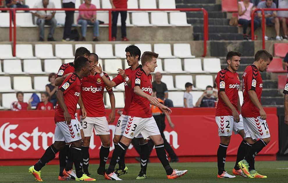 Los jugadores del Nstic celebran el gol ante el Sevilla Atltico