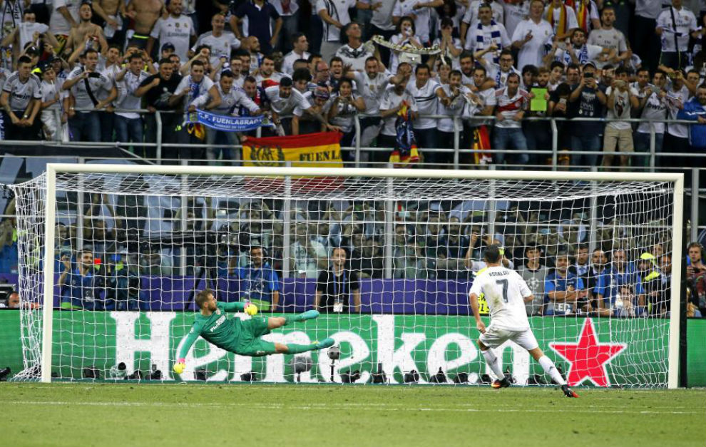 Cristiano lanza el ltimo penalti de la tanda en la final de Miln...
