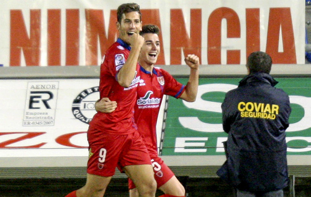 Alegra celebra un gol en el Numancia junto a Concha.