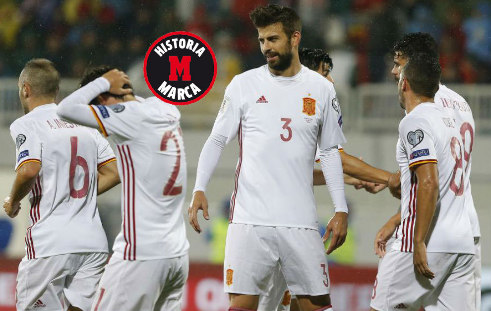 Piqu celebra un gol contra Albania