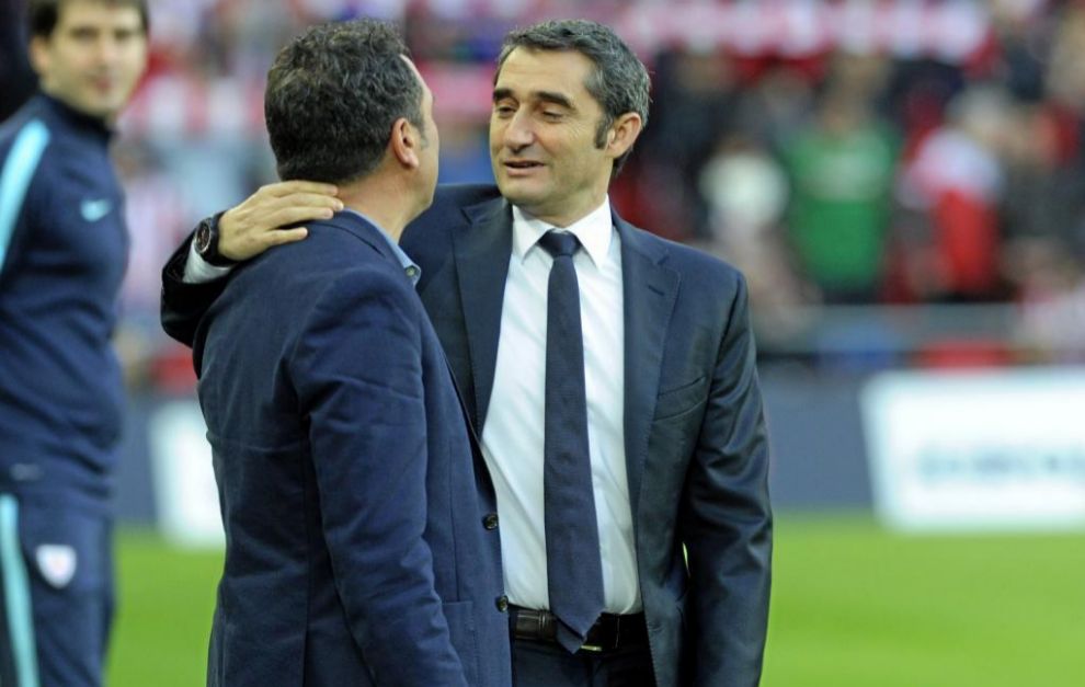 Valverde saluda a Eusebio en el derbi de la temporada pasada en San...
