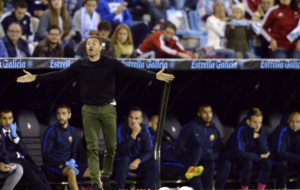 Luis Enrique gritando a sus jugadores en el partido ante el Celta