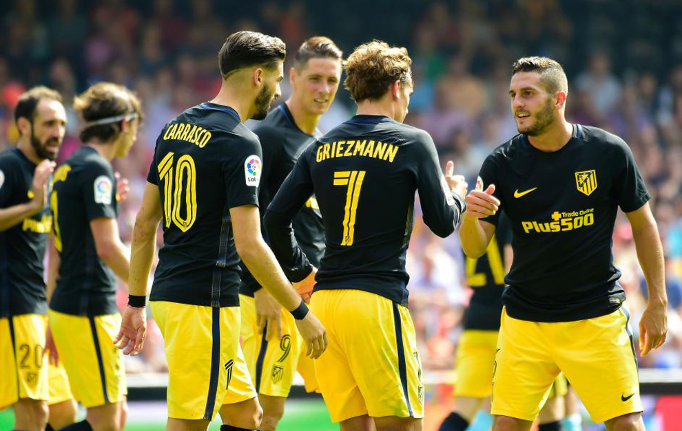 Griezmann celebrando su ltimo gol junto sus compaeros en Valencia