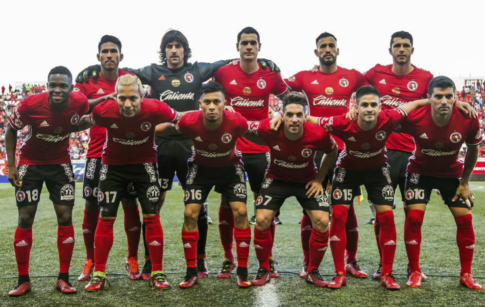 Once de los Xolos de Tijuana, Todos sus jugadores llevan botas rojas.