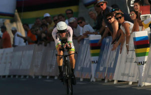 Rohan Dennis durante la contrarreloj del Mundial de ciclismo en Doha.