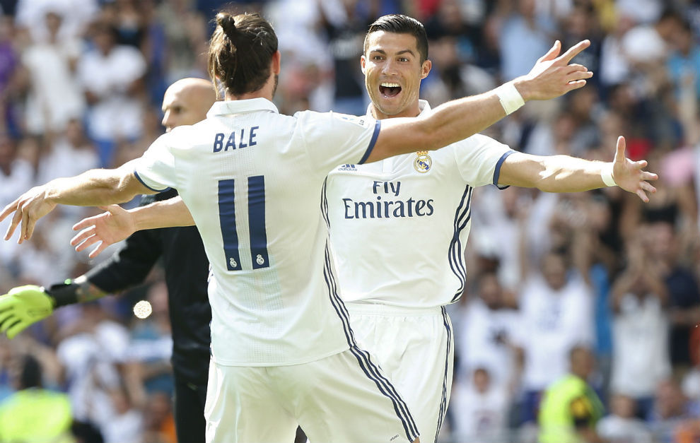 Bale (27) y Ronaldo (31) celebran un gol logrado ante Osasuna.
