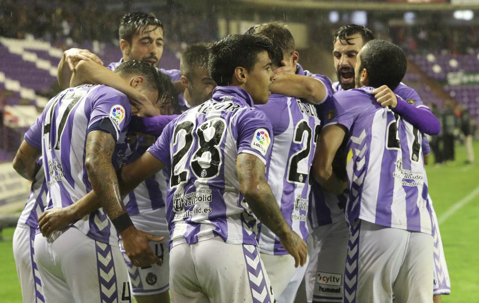 Los jugdores Valladolid celebran uno de los goles de Copa del Rey
