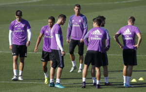 Los jugadores del Real Madrid, en el entrenamiento.
