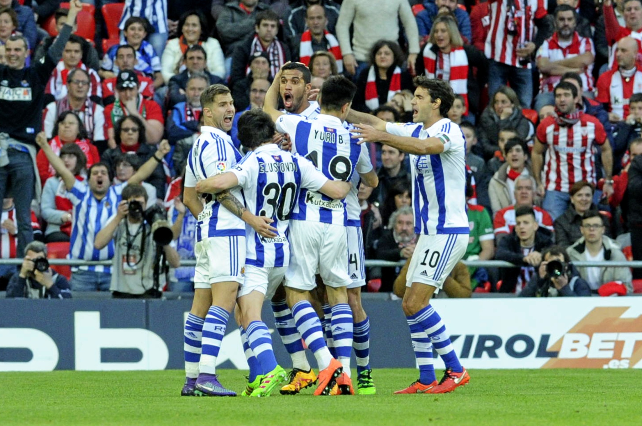 La Real Sociedad celebra la ltima victoria en San Mames 2015-16